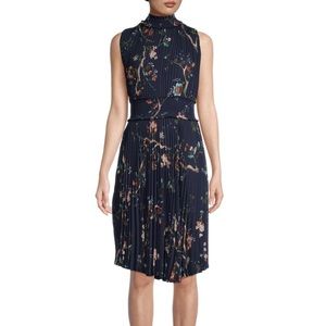 🎉Nanette Lepore A dress that can be worn to work or for play Blue floral Size 6